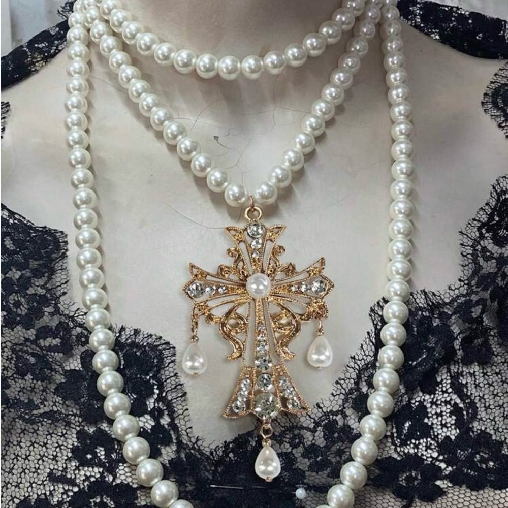 Elegant Pearl and Gold Cross Pendant Necklace